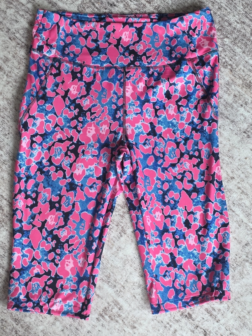 Live+Well Women’s XL Pink Blue Animal Print Capri Leggings Stretch Pull On